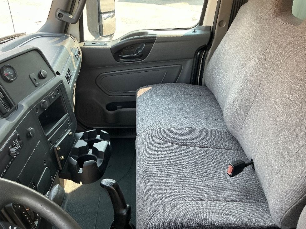 Medium Duty Box Truck-Light and Medium Duty Trucks-International-2020-MV607-Calgary-AB-205,921\n\t\tkm-$ 68,750 - Image 19