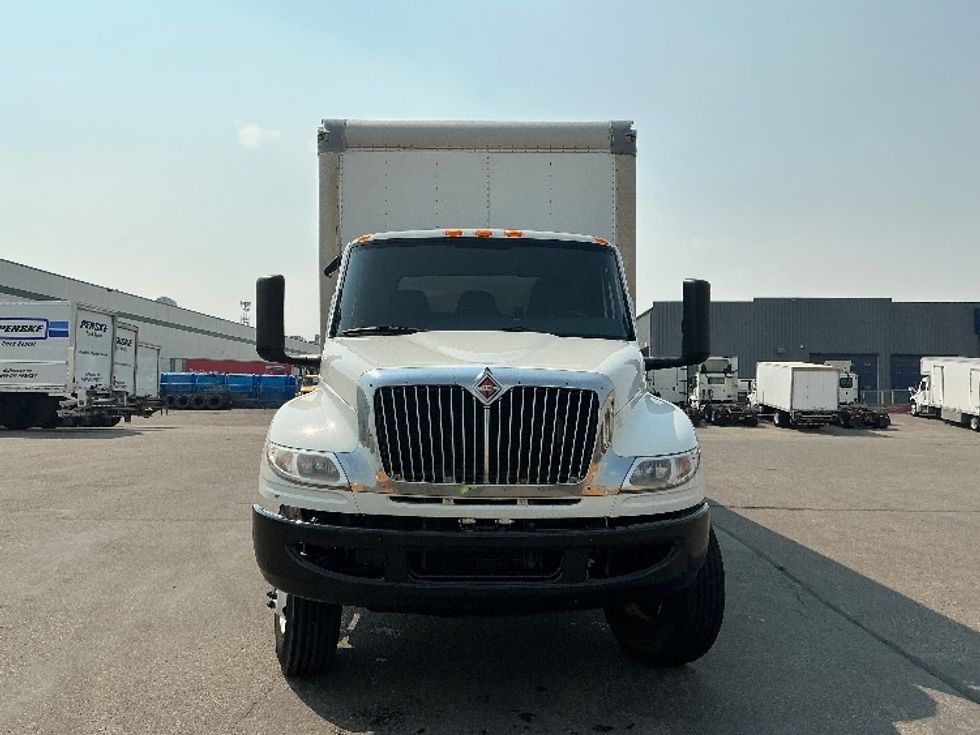 Medium Duty Box Truck-Light and Medium Duty Trucks-International-2020-MV607-Calgary-AB-205,921\n\t\tkm-$ 68,750 - Image 2