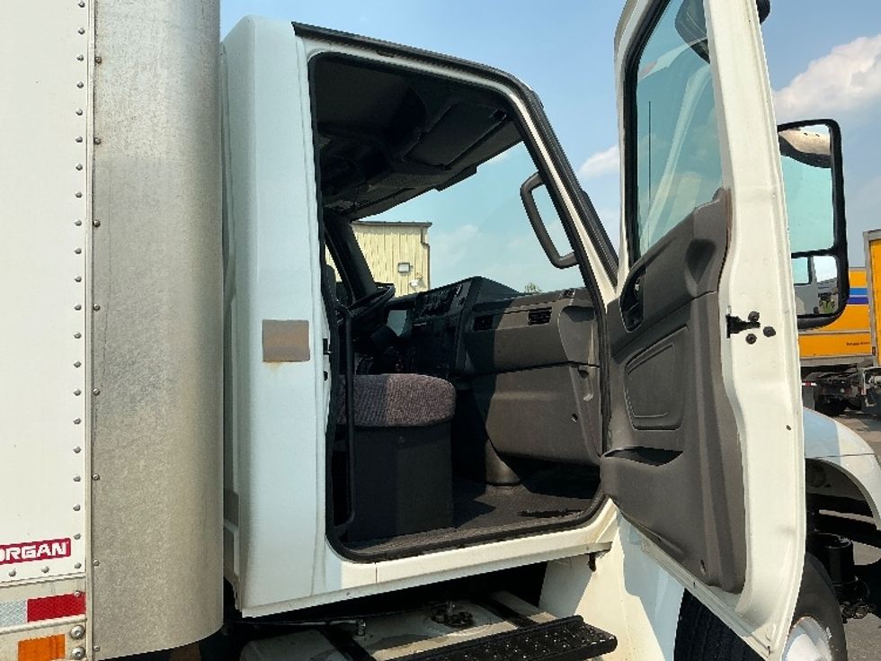 Medium Duty Box Truck-Light and Medium Duty Trucks-International-2020-MV607-Calgary-AB-205,921\n\t\tkm-$ 68,750 - Image 20