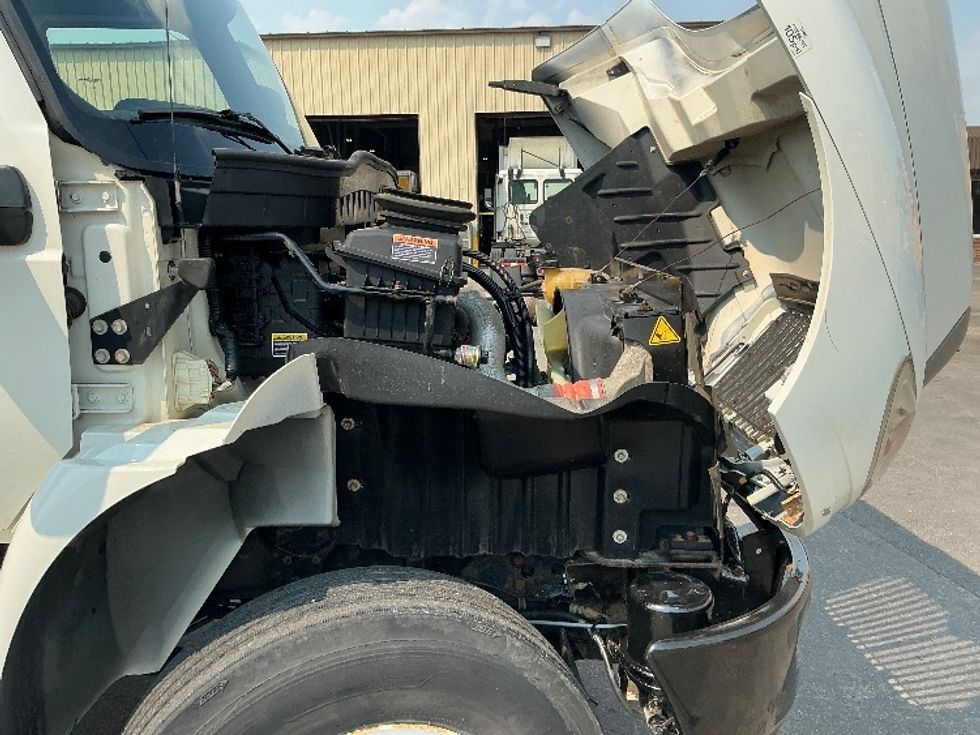 Medium Duty Box Truck-Light and Medium Duty Trucks-International-2020-MV607-Calgary-AB-205,921\n\t\tkm-$ 68,750 - Image 23