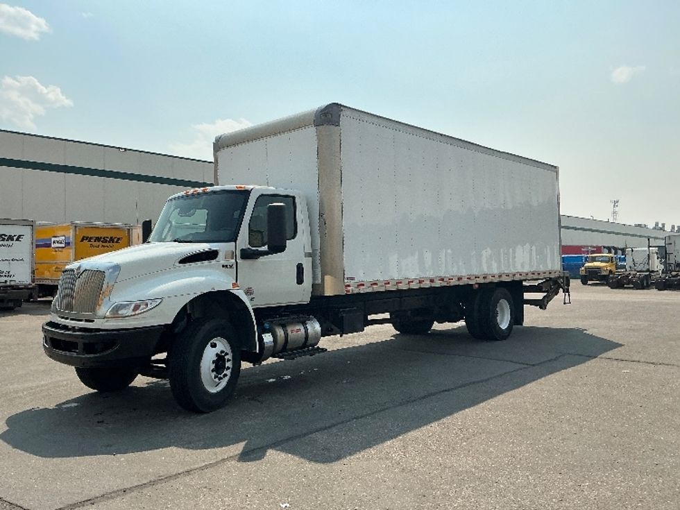 Medium Duty Box Truck-Light and Medium Duty Trucks-International-2020-MV607-Calgary-AB-205,921\n\t\tkm-$ 68,750 - Image 3