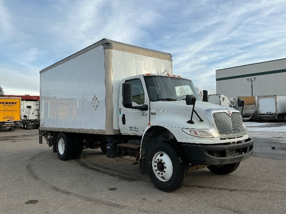 Medium Duty Box Truck-Light and Medium Duty Trucks-International-2020-MV607-Calgary-AB-551,373\n\t\tkm-$ 25,750 - Image 1