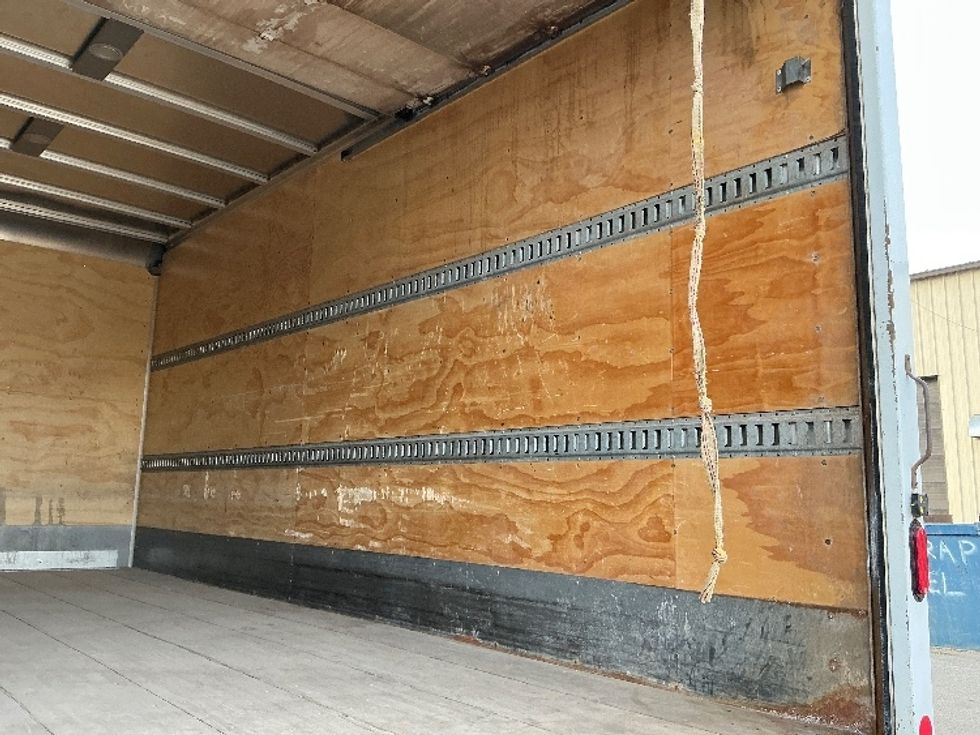 Medium Duty Box Truck-Light and Medium Duty Trucks-International-2020-MV607-Calgary-AB-551,373\n\t\tkm-$ 25,750 - Image 12