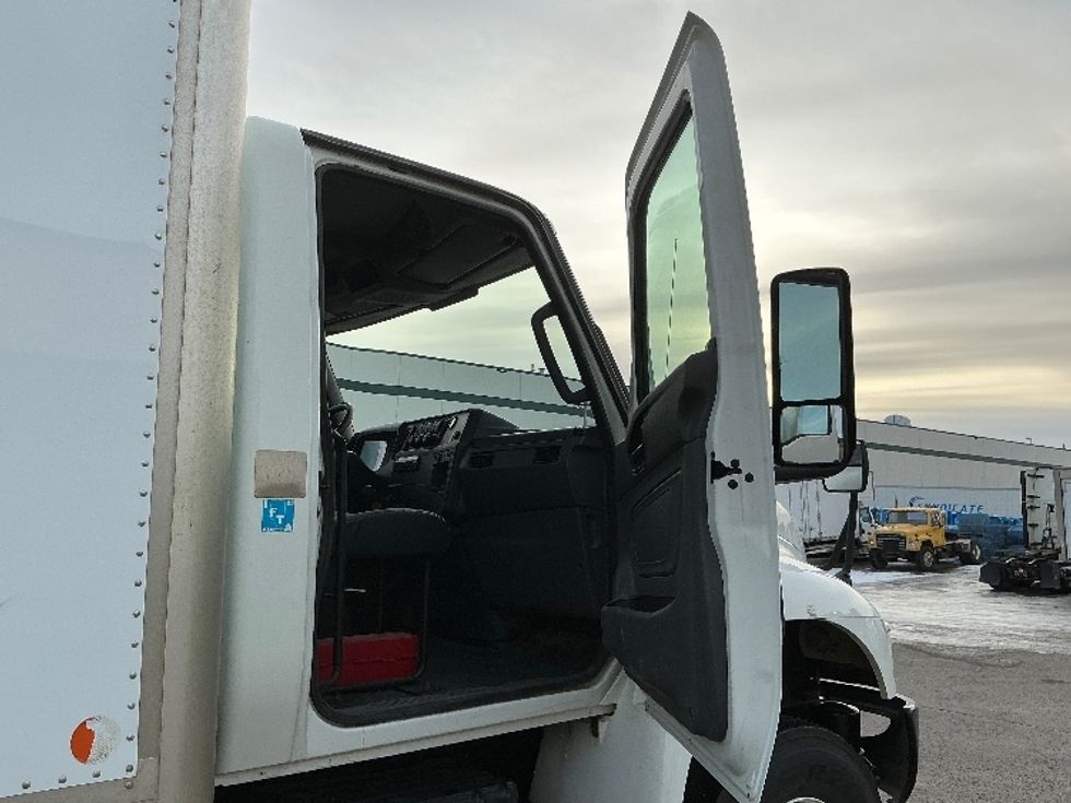 Medium Duty Box Truck-Light and Medium Duty Trucks-International-2020-MV607-Calgary-AB-551,373\n\t\tkm-$ 25,750 - Image 20
