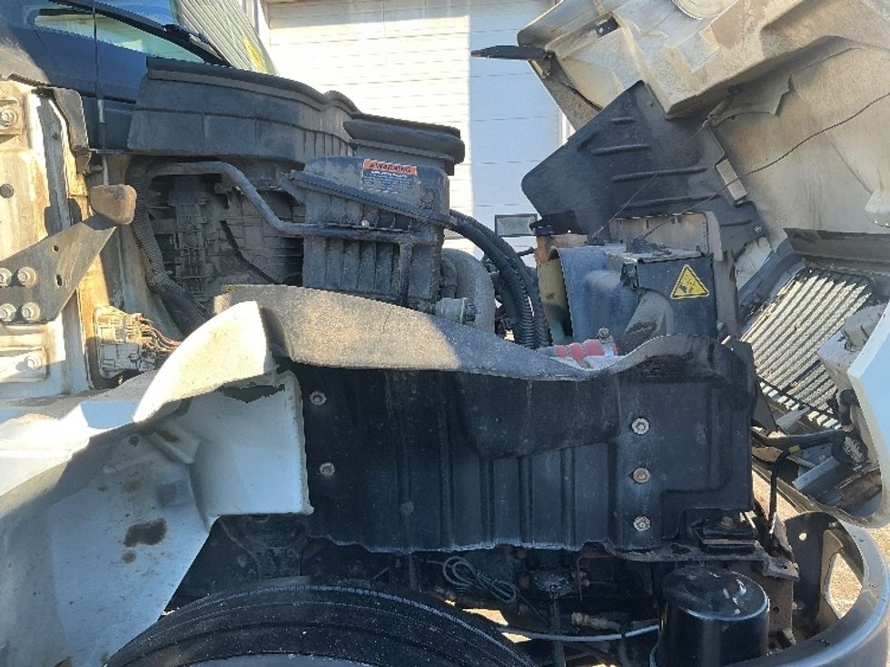 Medium Duty Box Truck-Light and Medium Duty Trucks-International-2020-MV607-Calgary-AB-551,373\n\t\tkm-$ 25,750 - Image 23