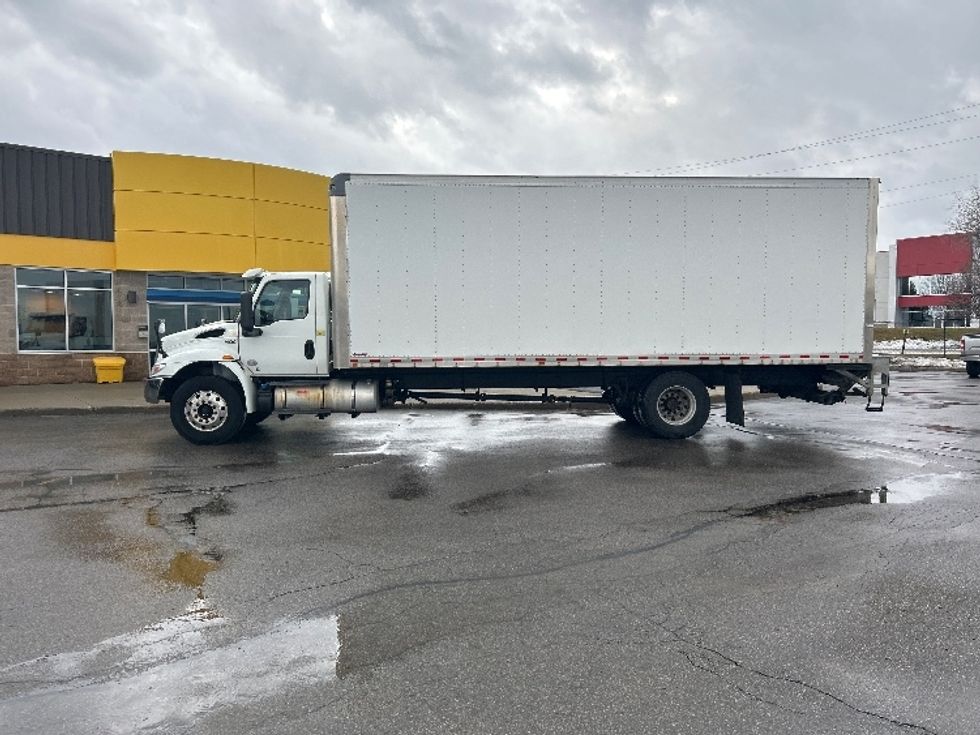 Medium Duty Box Truck-Light and Medium Duty Trucks-International-2020-MV607-Cambridge-ON-163,195\n\t\tkm-$ 64,750 - Image 4