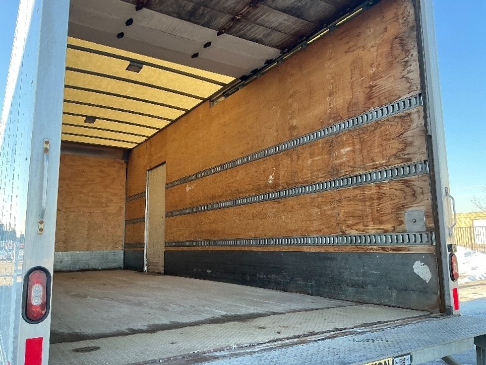 Medium Duty Box Truck-Light and Medium Duty Trucks-International-2020-MV607-Cambridge-ON-364,891\n\t\tkm-$ 39,250 - Image 12