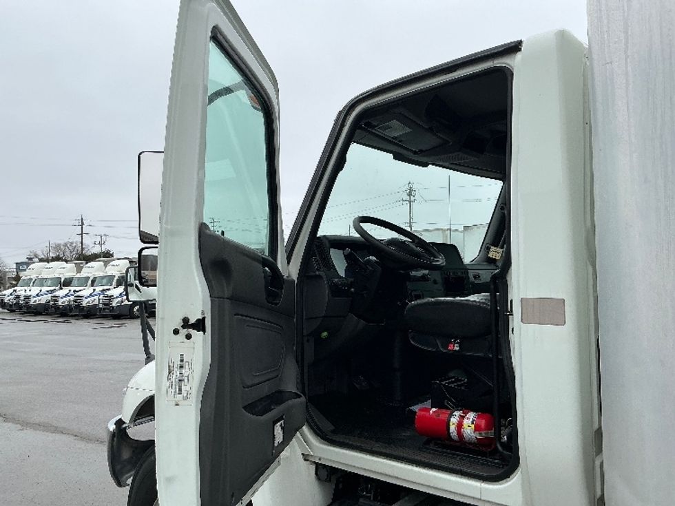 Medium Duty Box Truck-Light and Medium Duty Trucks-International-2020-MV607-Cambridge-ON-364,891\n\t\tkm-$ 39,250 - Image 16