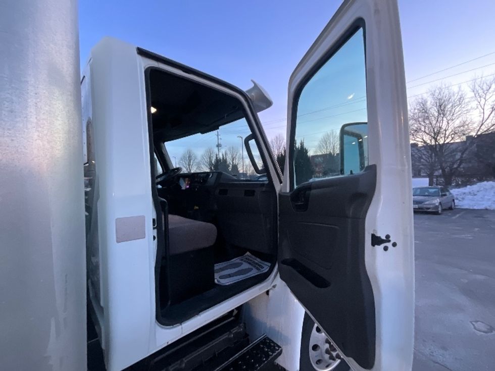 Medium Duty Box Truck-Light and Medium Duty Trucks-International-2020-MV607-Cambridge-ON-384,458\n\t\tkm-$ 61,750 - Image 16