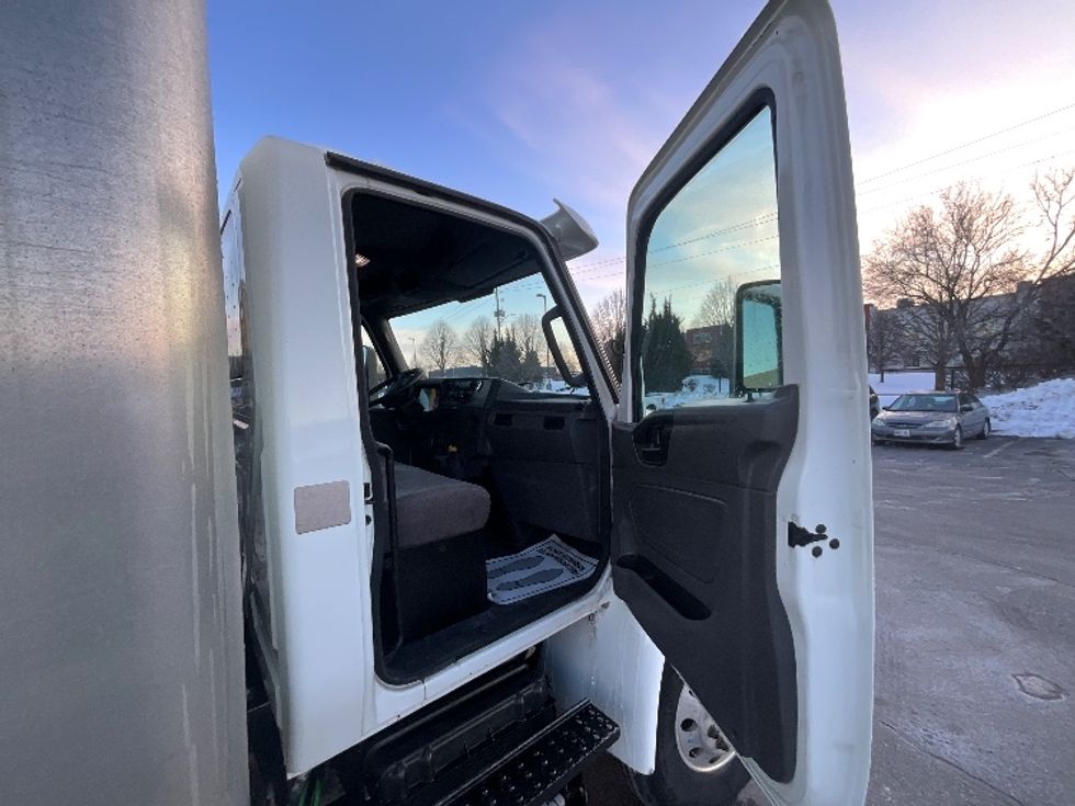Medium Duty Box Truck-Light and Medium Duty Trucks-International-2020-MV607-Cambridge-ON-384,458\n\t\tkm-$ 61,750 - Image 20