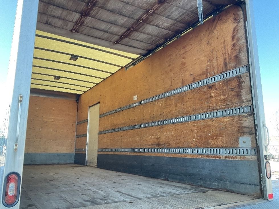 Medium Duty Box Truck-Light and Medium Duty Trucks-International-2020-MV607-Cambridge-ON-396,348\n\t\tkm-$ 38,500 - Image 12