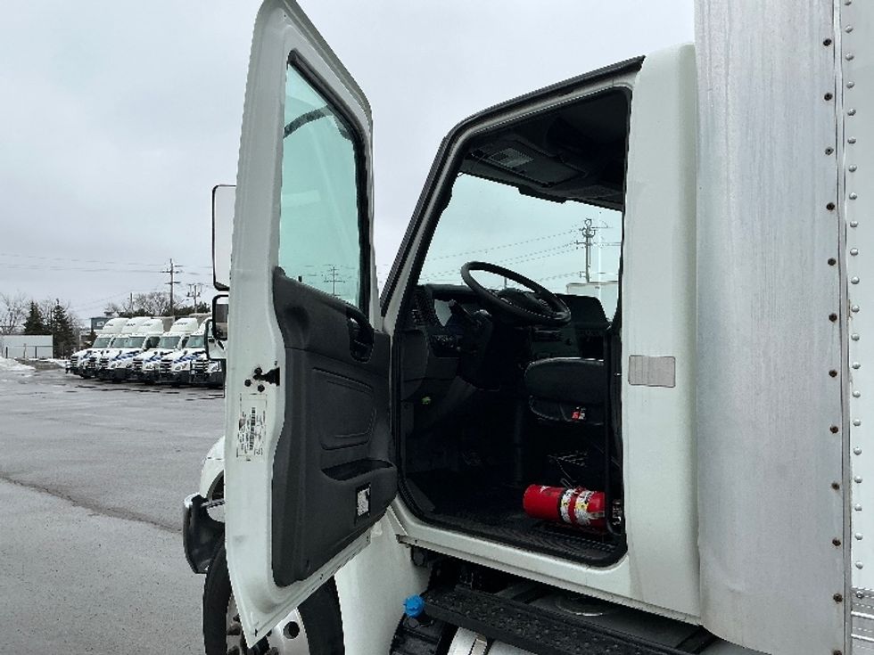 Medium Duty Box Truck-Light and Medium Duty Trucks-International-2020-MV607-Cambridge-ON-396,348\n\t\tkm-$ 38,500 - Image 16