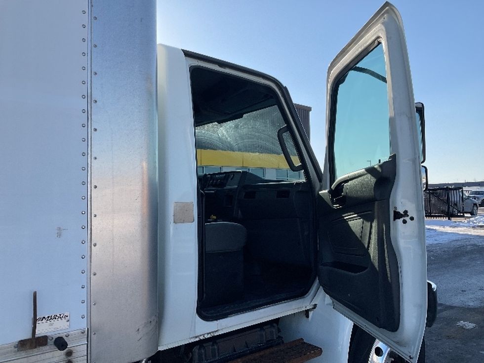 Medium Duty Box Truck-Light and Medium Duty Trucks-International-2020-MV607-Cambridge-ON-396,348\n\t\tkm-$ 38,500 - Image 19