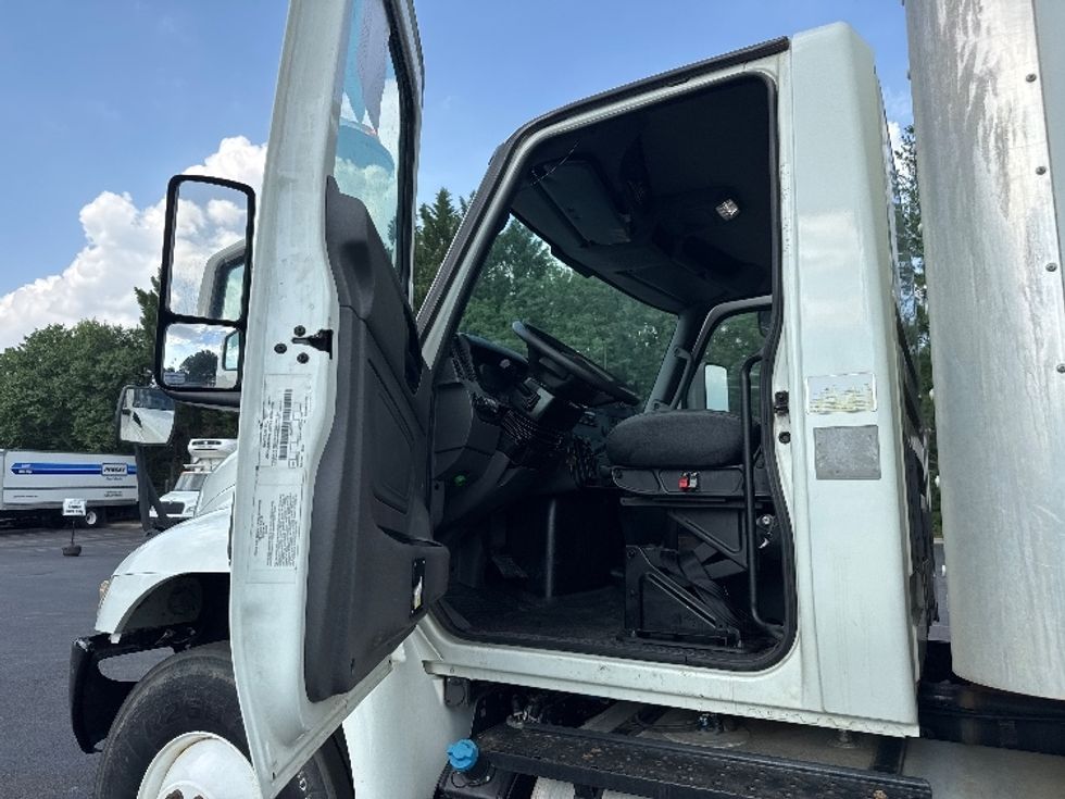 Medium Duty Box Truck-Light and Medium Duty Trucks-International-2020-MV607-Capitol Heights-MD-120,895\n\t\tmiles-$ 61,250 - Image 16