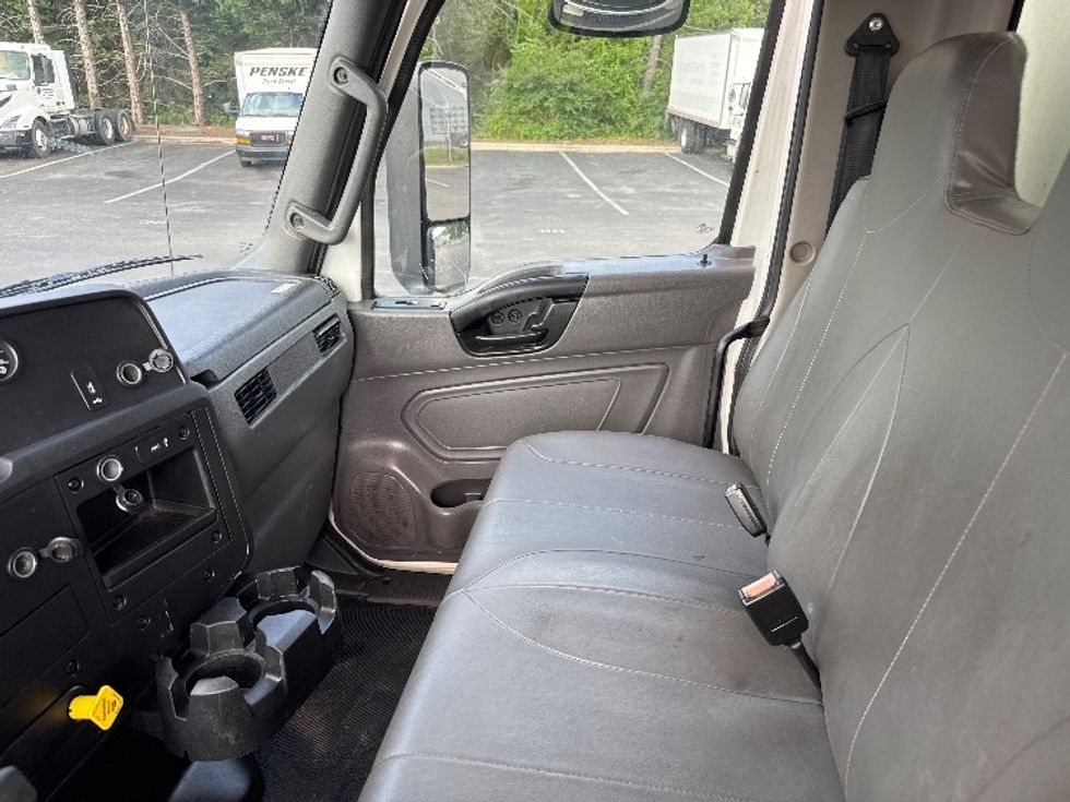 Medium Duty Box Truck-Light and Medium Duty Trucks-International-2020-MV607-Capitol Heights-MD-120,895\n\t\tmiles-$ 61,250 - Image 19