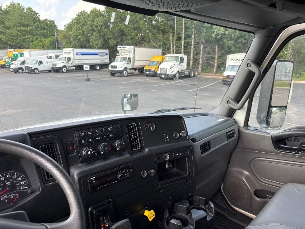 Medium Duty Box Truck-Light and Medium Duty Trucks-International-2020-MV607-Capitol Heights-MD-120,895\n\t\tmiles-$ 61,250 - Image 18