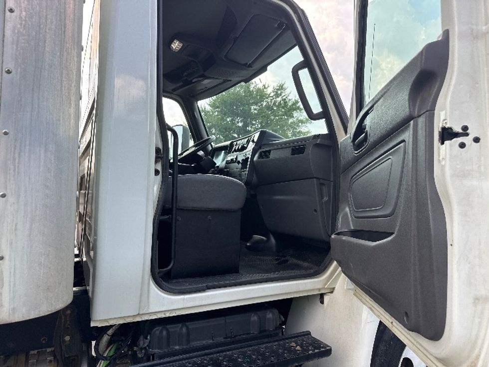 Medium Duty Box Truck-Light and Medium Duty Trucks-International-2020-MV607-Capitol Heights-MD-120,895\n\t\tmiles-$ 61,250 - Image 20