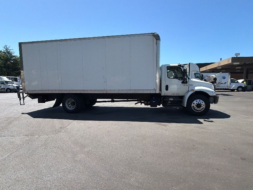 Medium Duty Box Truck-Light and Medium Duty Trucks-International-2020-MV607-Capitol Heights-MD-144,828\n\t\tmiles-$ 55,750 - Image 4