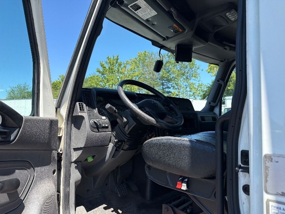 Medium Duty Box Truck-Light and Medium Duty Trucks-International-2020-MV607-Capitol Heights-MD-144,828\n\t\tmiles-$ 55,750 - Image 16