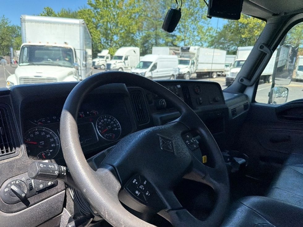 Medium Duty Box Truck-Light and Medium Duty Trucks-International-2020-MV607-Capitol Heights-MD-144,828\n\t\tmiles-$ 55,750 - Image 17