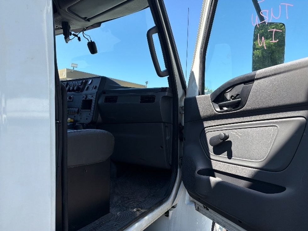 Medium Duty Box Truck-Light and Medium Duty Trucks-International-2020-MV607-Capitol Heights-MD-144,828\n\t\tmiles-$ 55,750 - Image 20
