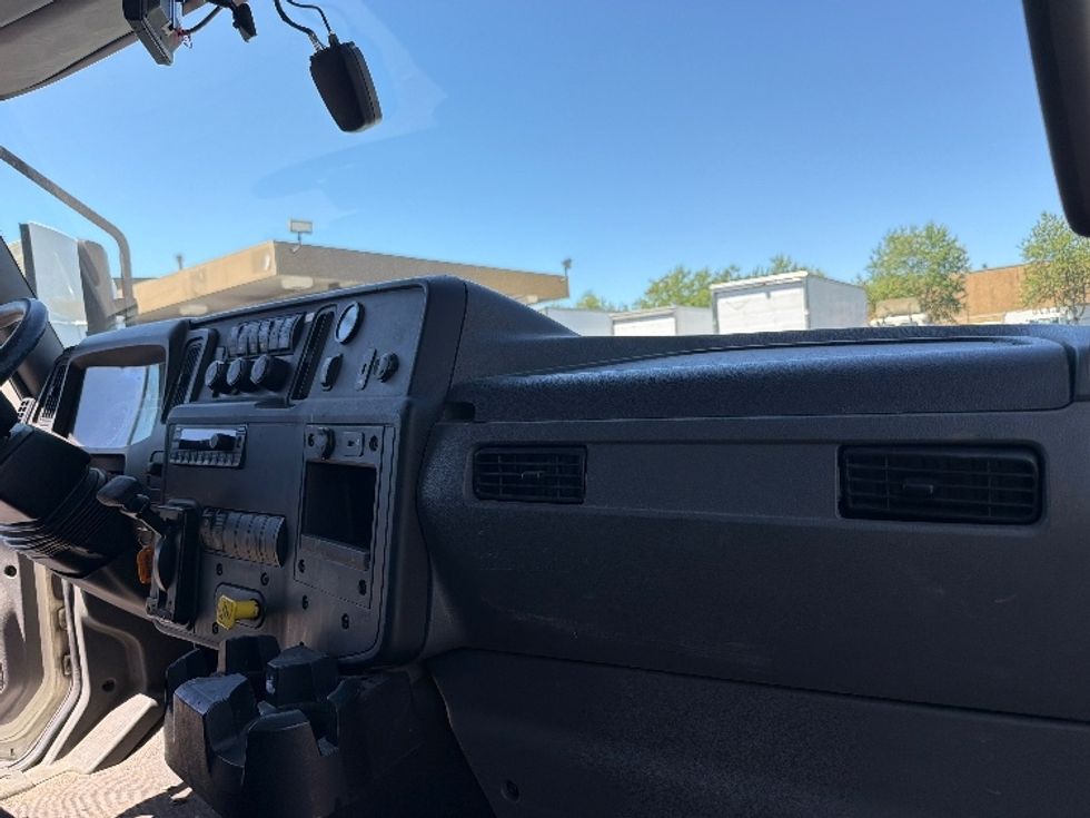 Medium Duty Box Truck-Light and Medium Duty Trucks-International-2020-MV607-Capitol Heights-MD-144,828\n\t\tmiles-$ 55,750 - Image 21