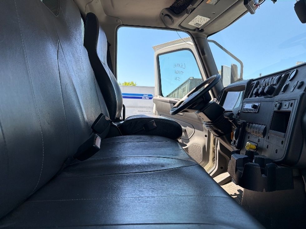 Medium Duty Box Truck-Light and Medium Duty Trucks-International-2020-MV607-Capitol Heights-MD-144,828\n\t\tmiles-$ 55,750 - Image 22