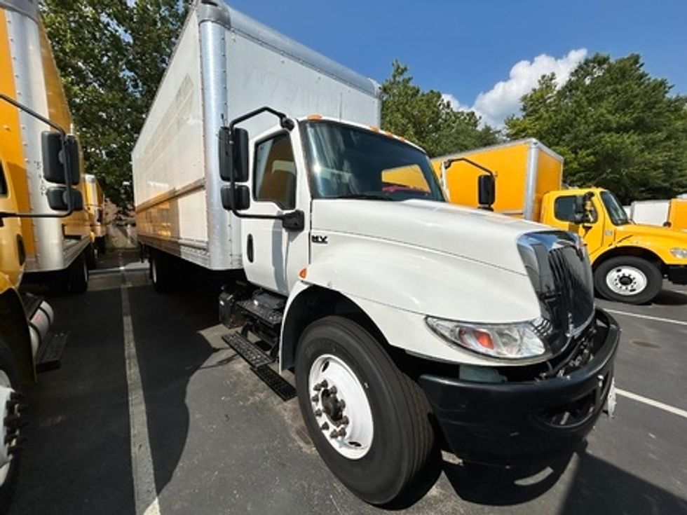 Medium Duty Box Truck-Light and Medium Duty Trucks-International-2020-MV607-Capitol Heights-MD-165,216\n\t\tmiles-$ 50,750 - Image 1