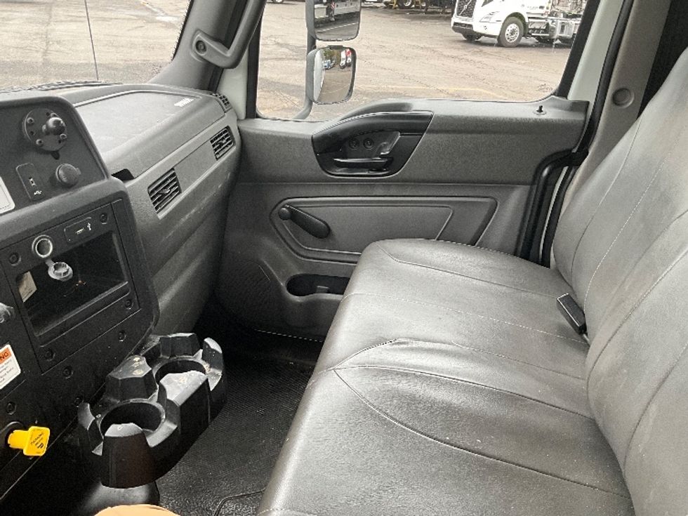 Medium Duty Box Truck-Light and Medium Duty Trucks-International-2020-MV607-Capitol Heights-MD-165,216\n\t\tmiles-$ 50,750 - Image 17