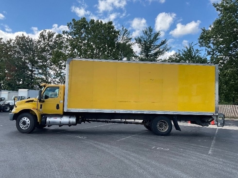 Medium Duty Box Truck-Light and Medium Duty Trucks-International-2020-MV607-Capitol Heights-MD-212,813\n\t\tmiles-$ 44,750 - Image 4
