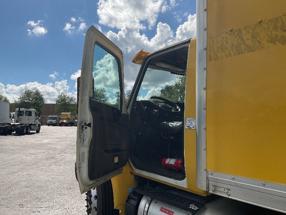 Medium Duty Box Truck-Light and Medium Duty Trucks-International-2020-MV607-Capitol Heights-MD-212,813\n\t\tmiles-$ 44,750 - Image 15