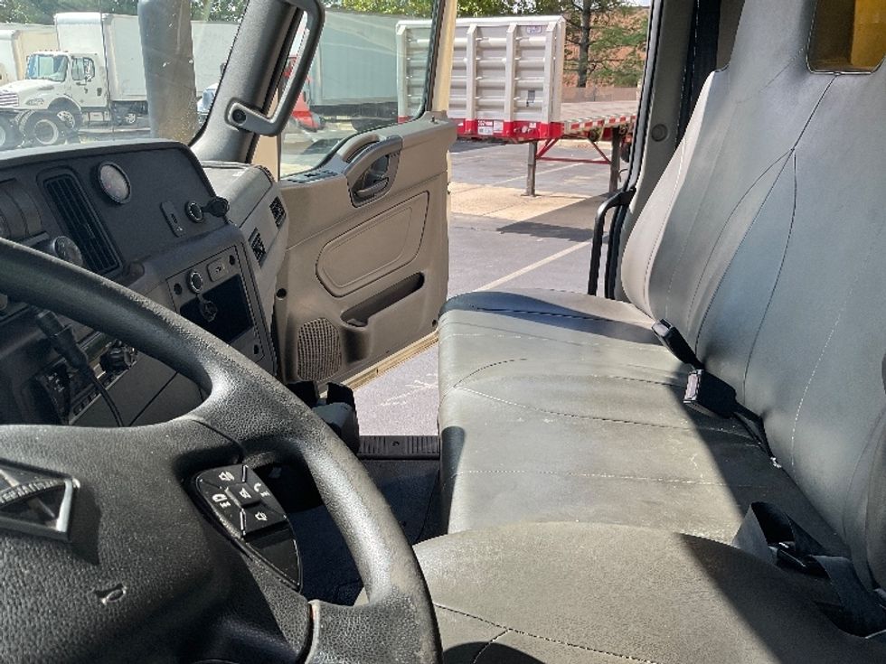 Medium Duty Box Truck-Light and Medium Duty Trucks-International-2020-MV607-Capitol Heights-MD-212,813\n\t\tmiles-$ 44,750 - Image 17