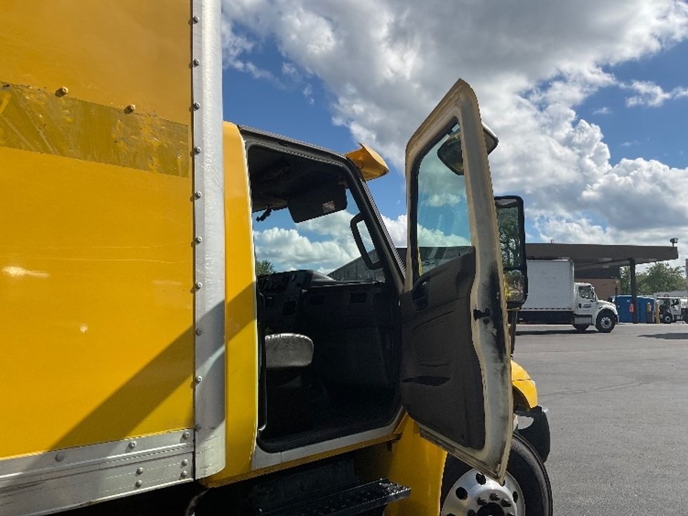 Medium Duty Box Truck-Light and Medium Duty Trucks-International-2020-MV607-Capitol Heights-MD-212,813\n\t\tmiles-$ 44,750 - Image 18