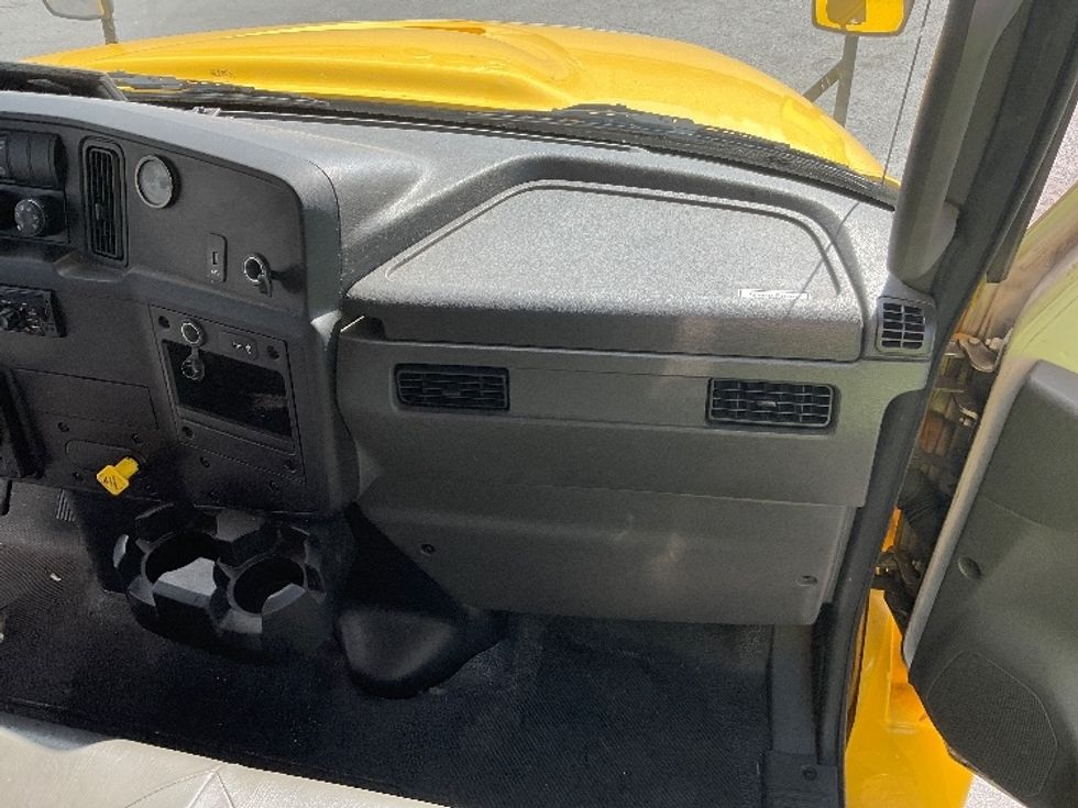 Medium Duty Box Truck-Light and Medium Duty Trucks-International-2020-MV607-Capitol Heights-MD-212,813\n\t\tmiles-$ 44,750 - Image 19