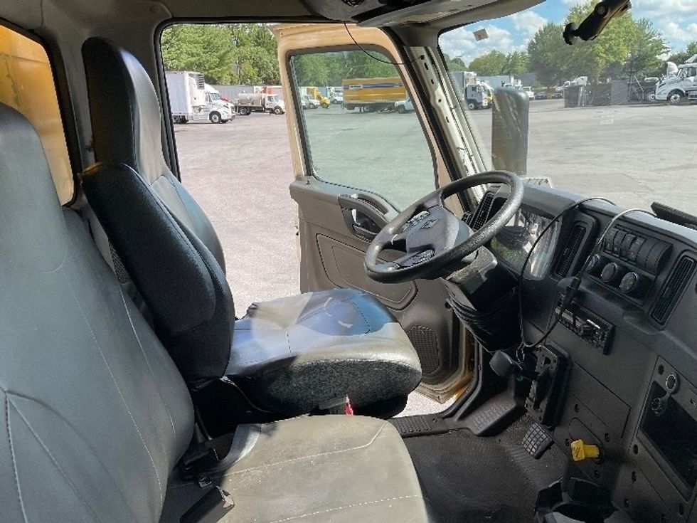Medium Duty Box Truck-Light and Medium Duty Trucks-International-2020-MV607-Capitol Heights-MD-212,813\n\t\tmiles-$ 44,750 - Image 20