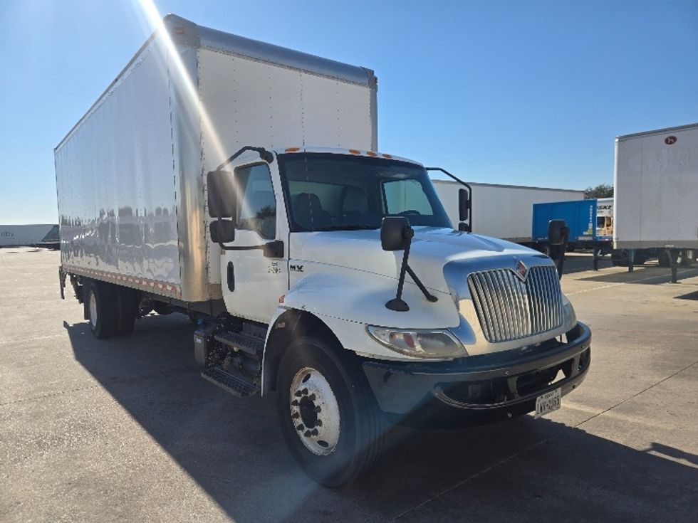 Medium Duty Box Truck-Light and Medium Duty Trucks-International-2020-MV607-Carrollton-TX-225,928\n\t\tmiles-$ 38,750 - Image 1
