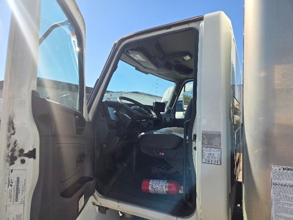 Medium Duty Box Truck-Light and Medium Duty Trucks-International-2020-MV607-Carrollton-TX-225,928\n\t\tmiles-$ 38,750 - Image 16