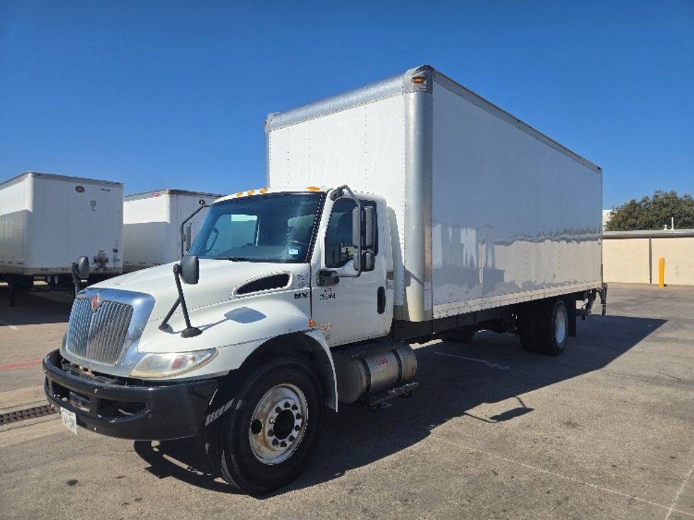 Medium Duty Box Truck-Light and Medium Duty Trucks-International-2020-MV607-Carrollton-TX-225,928\n\t\tmiles-$ 38,750 - Image 3