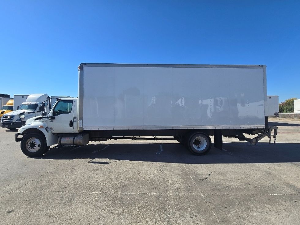 Medium Duty Box Truck-Light and Medium Duty Trucks-International-2020-MV607-Carrollton-TX-225,928\n\t\tmiles-$ 38,750 - Image 4