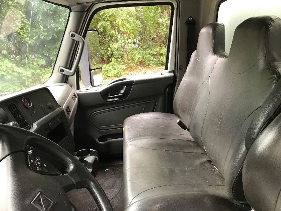 Medium Duty Box Truck-Light and Medium Duty Trucks-International-2020-MV607-Central Islip-NY-161,344\n\t\tmiles-$ 45,500 - Image 19
