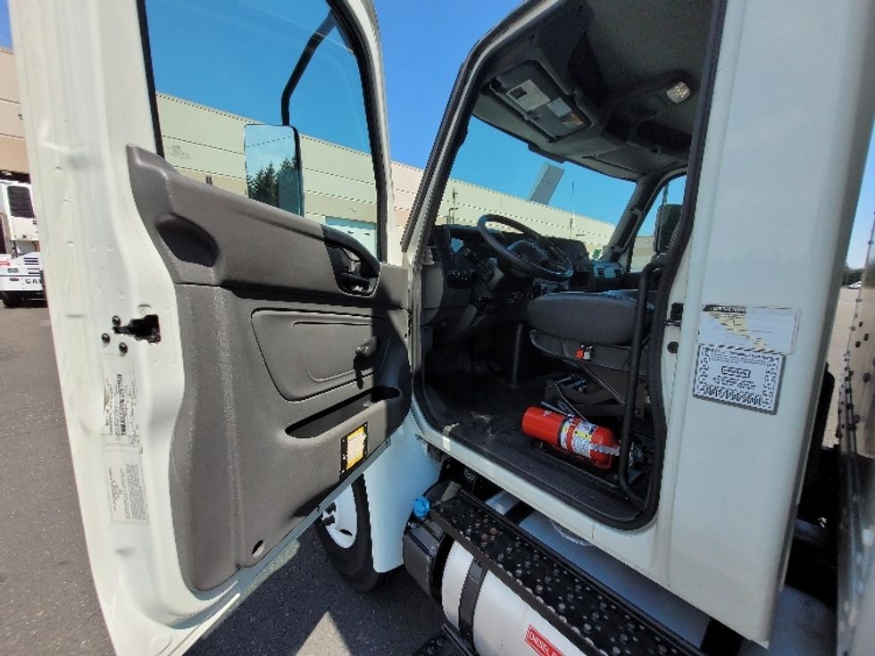Medium Duty Box Truck-Light and Medium Duty Trucks-International-2020-MV607-Centralia-WA-236,651\n\t\tmiles-$ 44,750 - Image 14