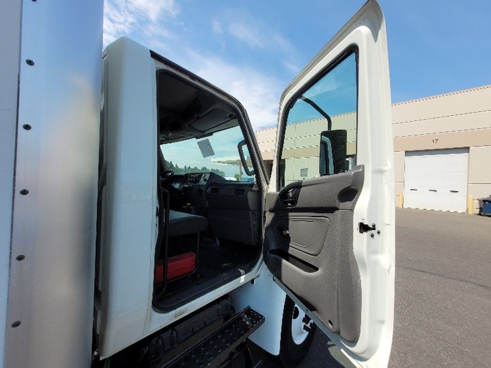 Medium Duty Box Truck-Light and Medium Duty Trucks-International-2020-MV607-Centralia-WA-236,651\n\t\tmiles-$ 44,750 - Image 17