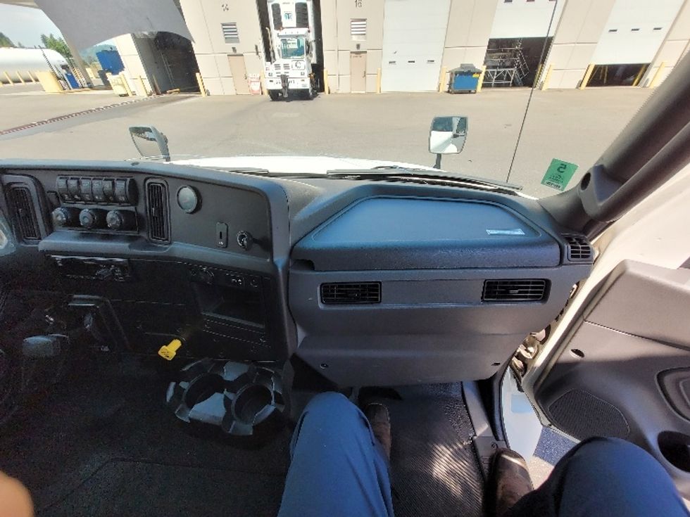 Medium Duty Box Truck-Light and Medium Duty Trucks-International-2020-MV607-Centralia-WA-236,651\n\t\tmiles-$ 44,750 - Image 18