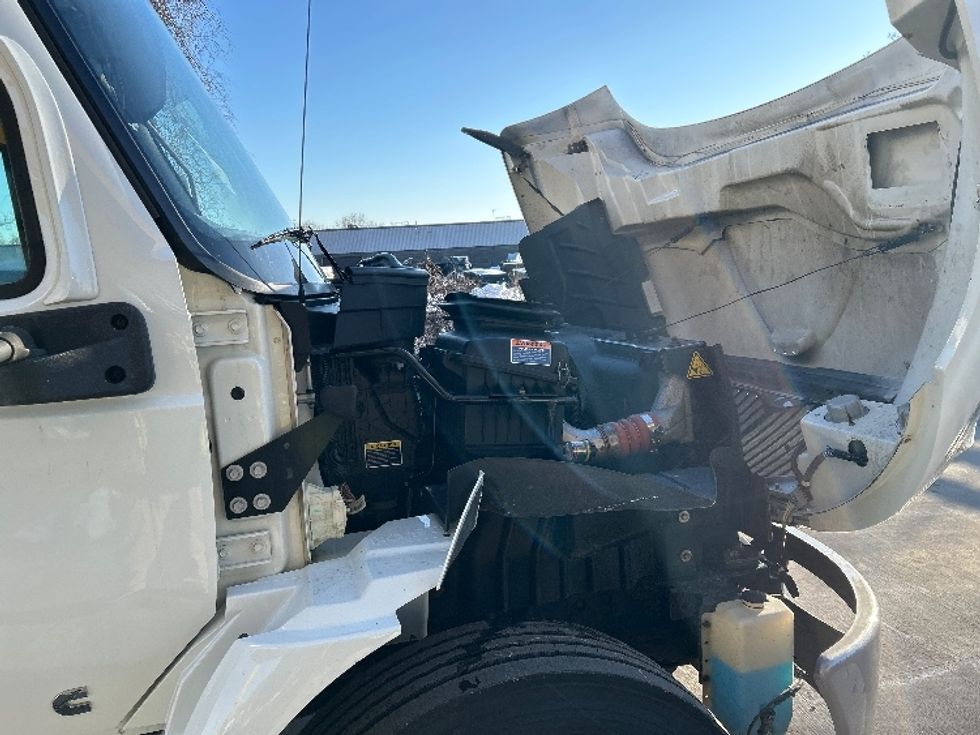 Medium Duty Box Truck-Light and Medium Duty Trucks-International-2020-MV607-Chicopee-MA-124,465\n\t\tmiles-$ 50,250 - Image 23