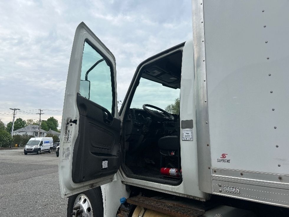 Medium Duty Box Truck-Light and Medium Duty Trucks-International-2020-MV607-Chicopee-MA-176,155\n\t\tmiles-$ 52,500 - Image 16