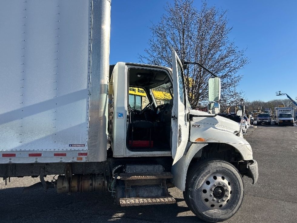 Medium Duty Box Truck-Light and Medium Duty Trucks-International-2020-MV607-Chicopee-MA-182,560\n\t\tmiles-$ 49,500 - Image 20