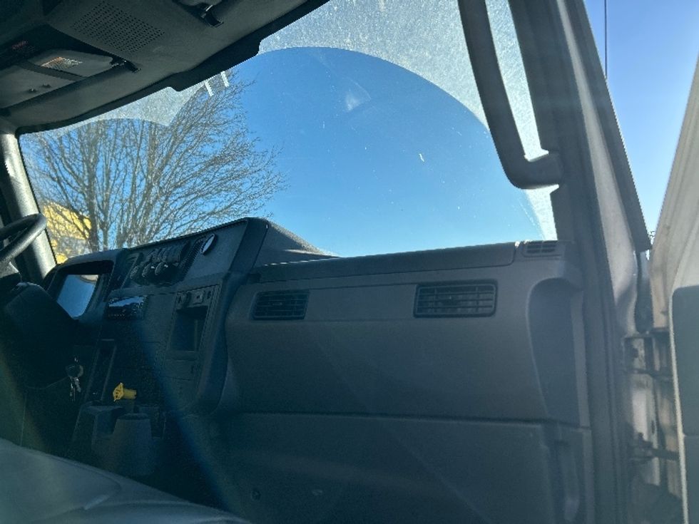 Medium Duty Box Truck-Light and Medium Duty Trucks-International-2020-MV607-Chicopee-MA-182,560\n\t\tmiles-$ 49,500 - Image 21