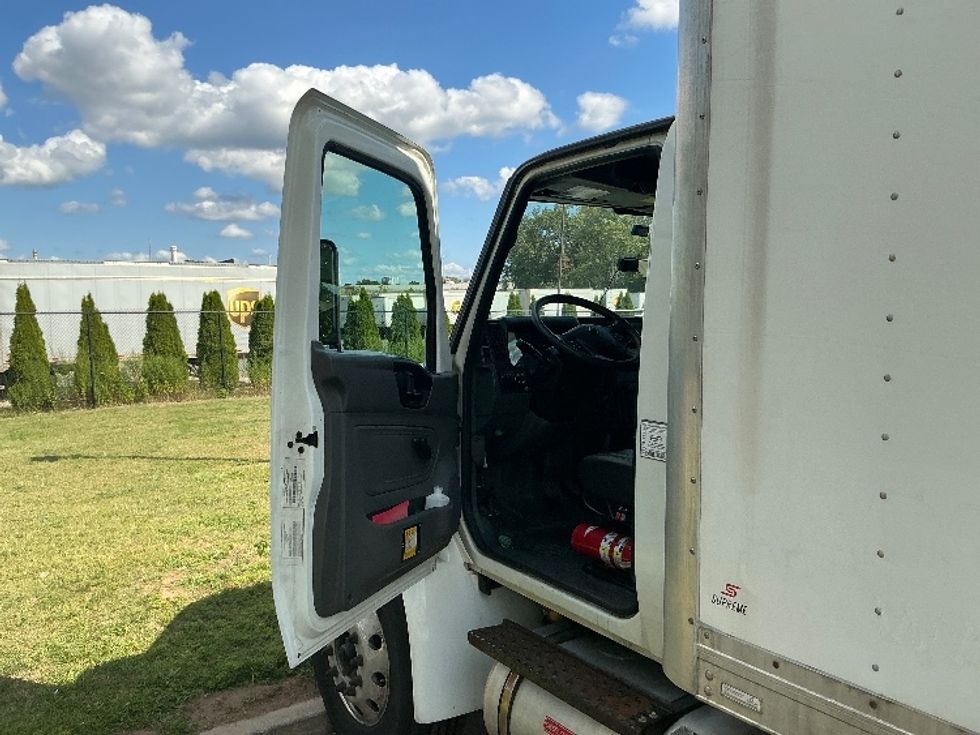 Medium Duty Box Truck-Light and Medium Duty Trucks-International-2020-MV607-Chicopee-MA-215,080\n\t\tmiles-$ 12,500 - Image 16