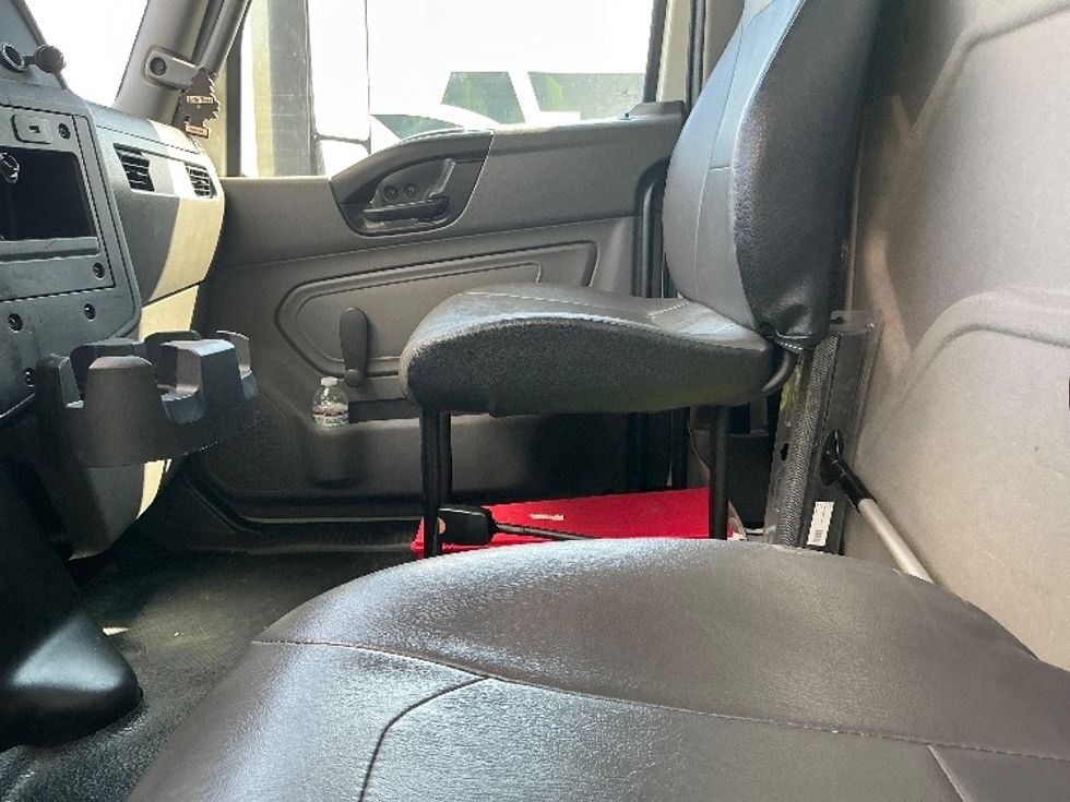 Medium Duty Box Truck-Light and Medium Duty Trucks-International-2020-MV607-Chicopee-MA-215,080\n\t\tmiles-$ 12,500 - Image 19