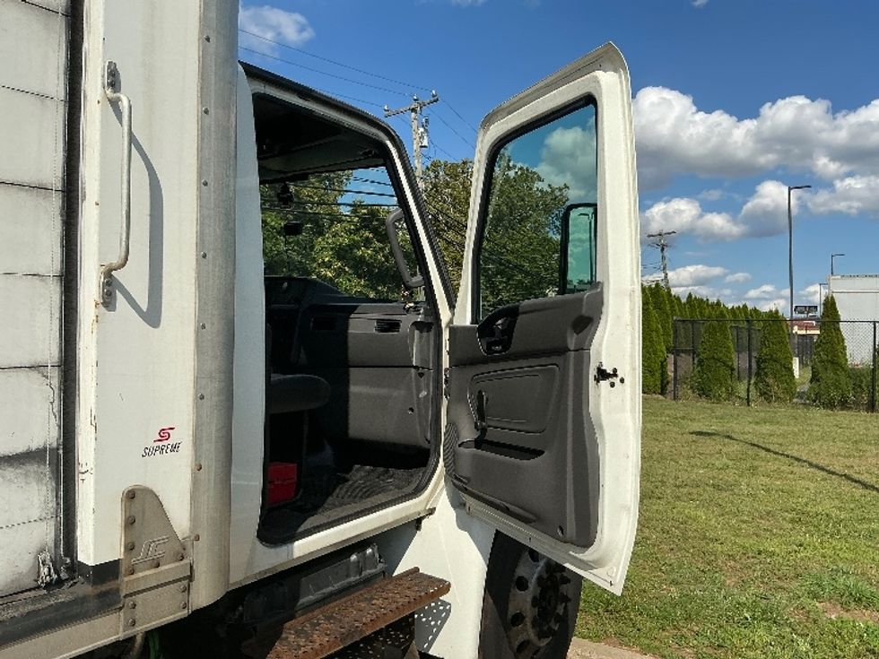 Medium Duty Box Truck-Light and Medium Duty Trucks-International-2020-MV607-Chicopee-MA-215,080\n\t\tmiles-$ 12,500 - Image 20